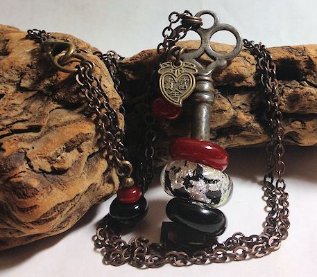 SkeletonKeyNecklace-3Bead